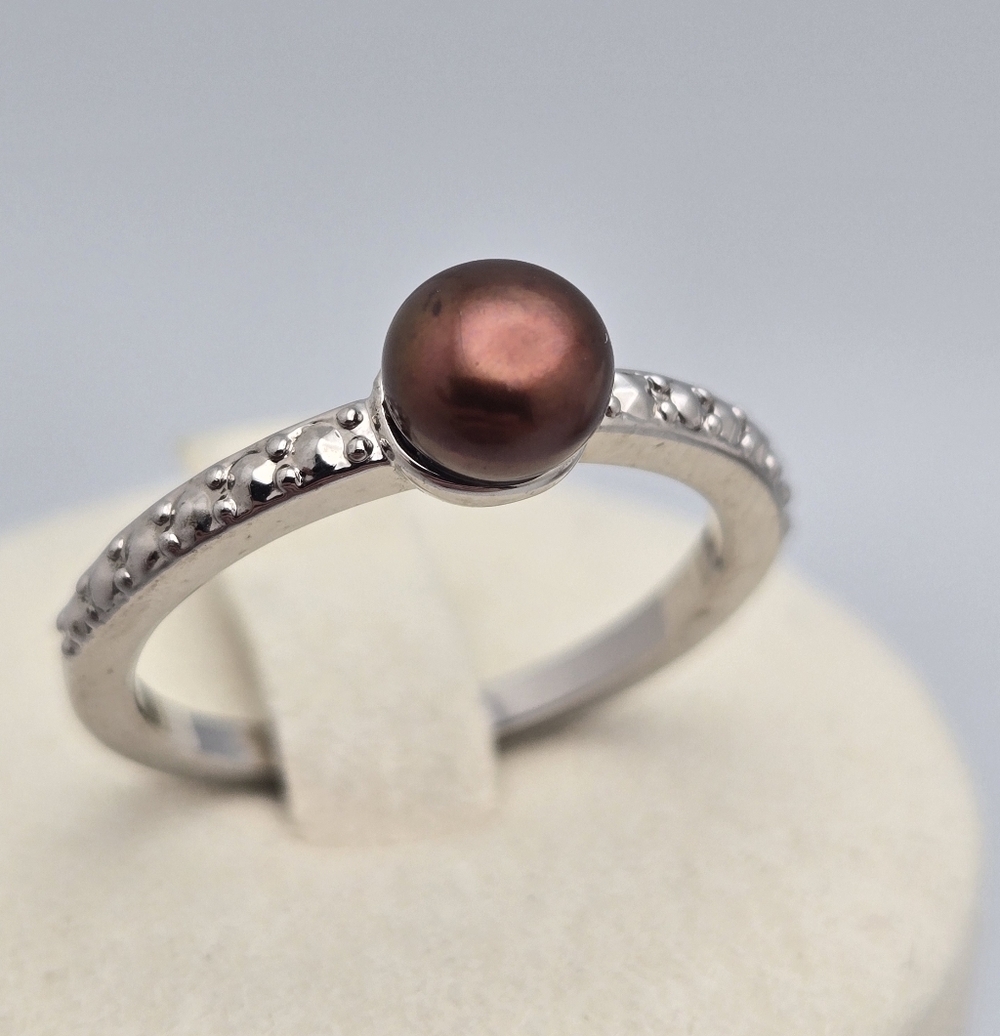 Pearl Chocolate-Brown Pearl Accent Ring in Silver Band